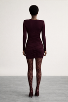 Tył burgundowej sukienki Amalfi Dress – czysta linia i dopasowany krój premium.